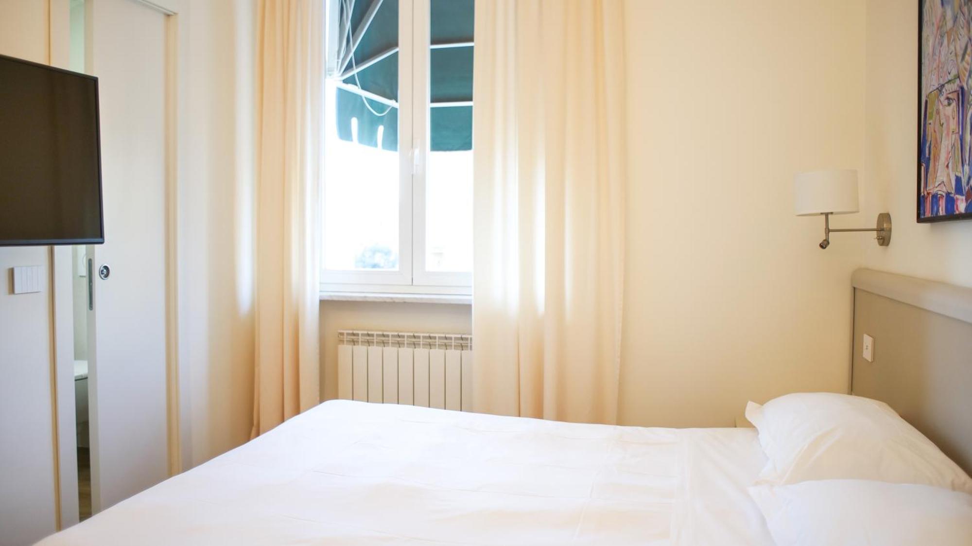 Rex Apartahotel Génova
